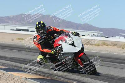 media/Oct-30-2025-Racers Edge (Thu) [[dabbdaf680]]/3-B Group/Session 3 (Turn 15 Inside)/